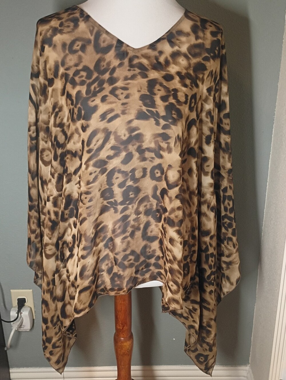 Allison Taylor Cheetah Print Flowy Top - Medium